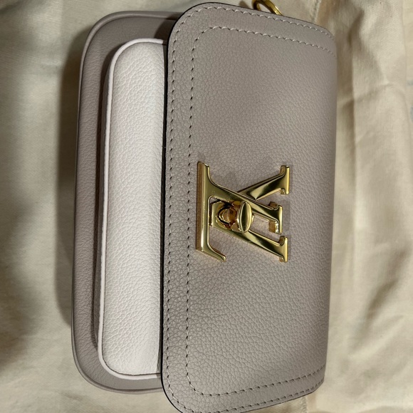 Authentic Louis Vuitton, used ounce. - Picture 10 of 10